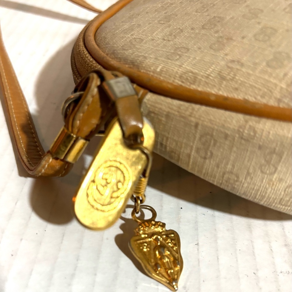 Gucci vintage monogram micro crossbody canvas/ leather bag - Picture 4 of 8